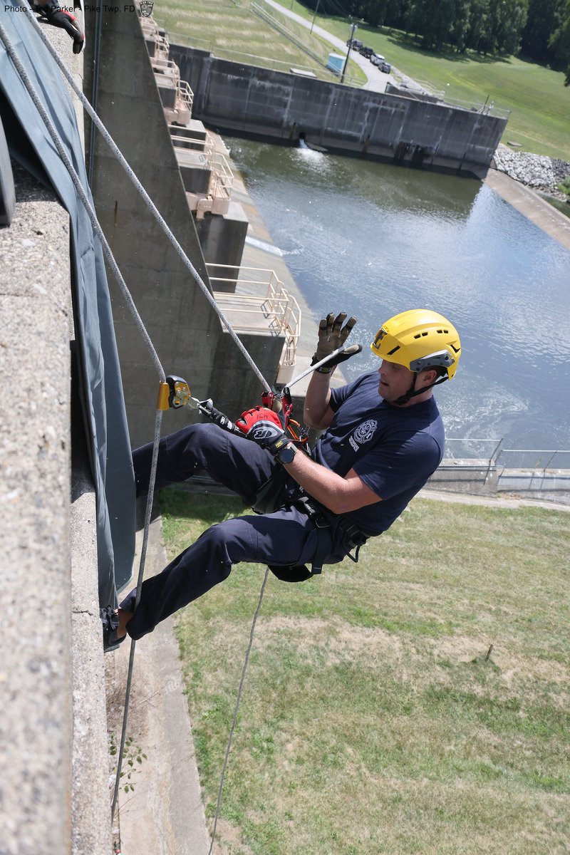 PikeTwpFire's tweet photo. Just another day training at #pikefire. @eaglecreekpark #ropestraining https://t.co/o9hm5q5NDB