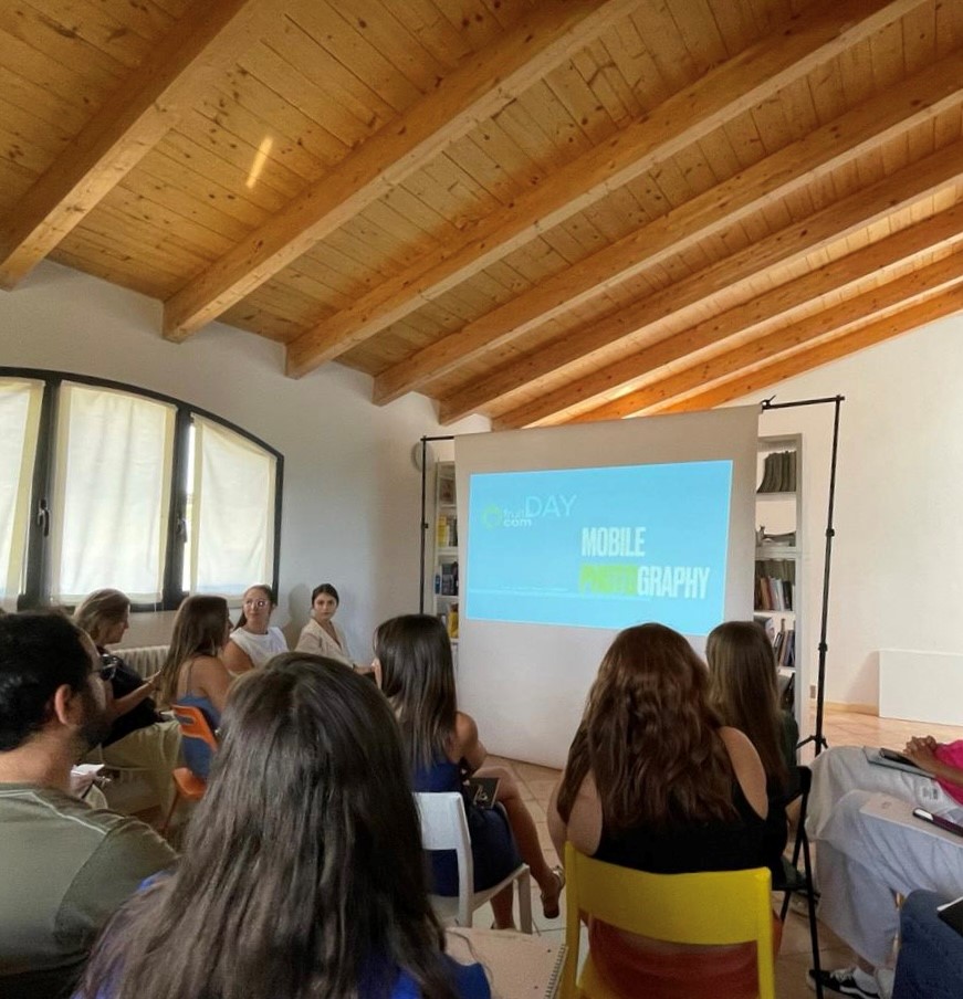 fruitecom_rp's tweet photo. Approfittiamo di questi ultimi giorni di agosto per rivederci (quasi) tutti assieme dopo le ferie estive ☀

#formazione #teambuilding #padel #comunicazione #agency #pr #fruitecom https://t.co/9M21OU6B8Z