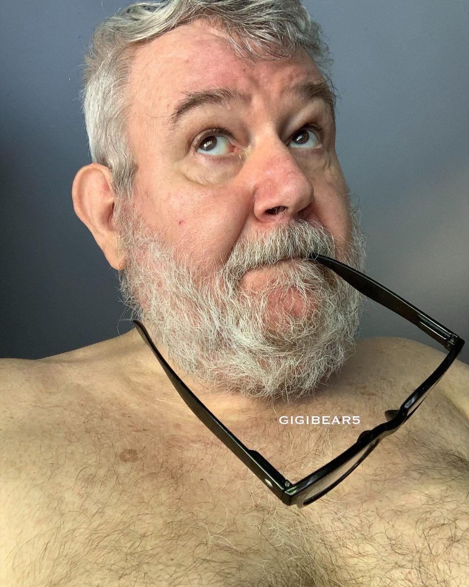 Gigibear5Gigi's tweet photo. Buon giovedi torna il caldo - Good thursday, heat is coming back #bear #beard #daddybear #picsbybears #bodypositivity #chunky #bigmen #ageisjustanumber #loveistheanswer #gaymature #bearstyle #bearface #bearlife #chubbybear #thusrday #havefun #bearsofinstagram https://t.co/r98UTJQmyD