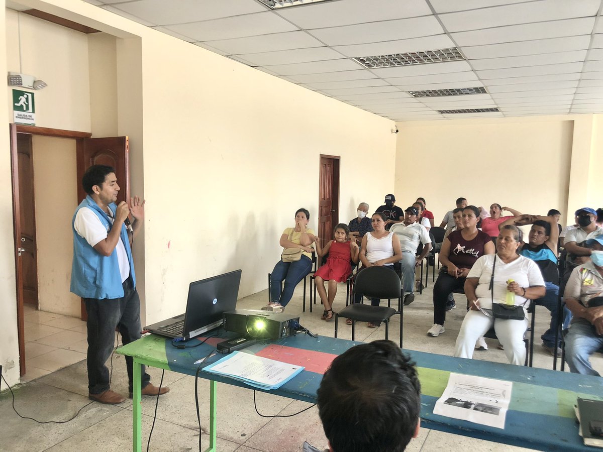 Alex_Padilla85's tweet photo. En el Cantón La Concordia provincia de Santo Domingo, se socializa los programas y proyectos del MAG como también la Subvención de Urea para que sean beneficiados los pequeños y medianos productores del sector agrícola para mejorar la producción de sus cultivos. 
#JuntosPorElAgro https://t.co/BMnYkxKjGR