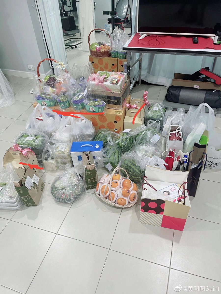 我的lv皮带和榴莲哈密瓜昨天被明明一起打卡，开心😁ทุกอย่างที่ส่งไปให้เซนท์ ได้รับแล้ว มีความสุขพี่จีนรักเธอ😘😘
Getwellsoon Mumu Saint
#ส่งกำลังใจให้มุมุเซ้นต์
#Saint_sup