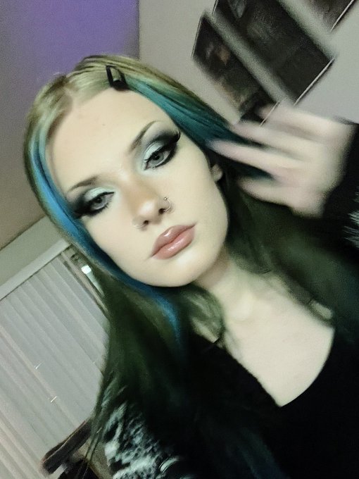 Watch 𝕭𝖚𝖓𝖓𝖎 𝕷𝖞𝖓𝖓's leaked NSFW photo on TwXstars