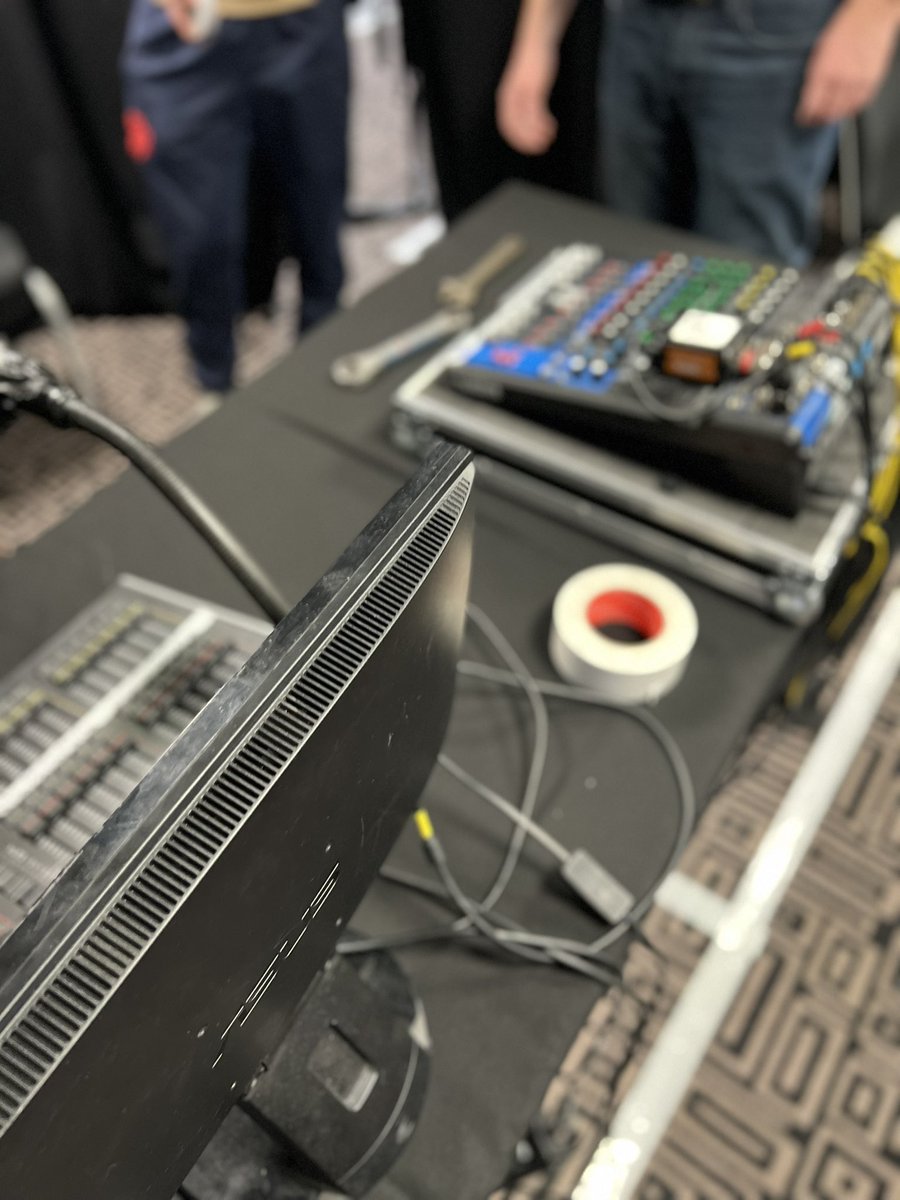 Trying to remain positive after today’s 5* Ten Men scuppered by a burst pipe…  #leak Only 2 shows to go, water in our lights &amp; laptop, any chance of a sympathy retweet kind-hearted theatre peeps? 🙏<a href="/BestEdFest/">Best of the Edinburgh Festival Fringe #EdFringe</a> <a href="/EdFestMag/">Edinburgh Festivals Magazine</a> <a href="/FringeReview/">FringeReview</a> @fringebiscuit <a href="/StageMeetsWorld/">Theatre Life #SundayFringe</a> <a href="/brianjaffa/">Brian Ferguson</a>