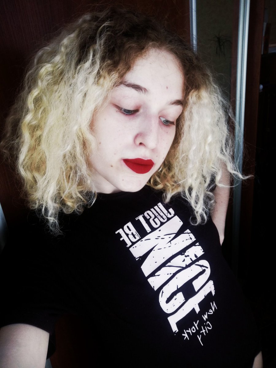 мені завжди недостатньо нових помад