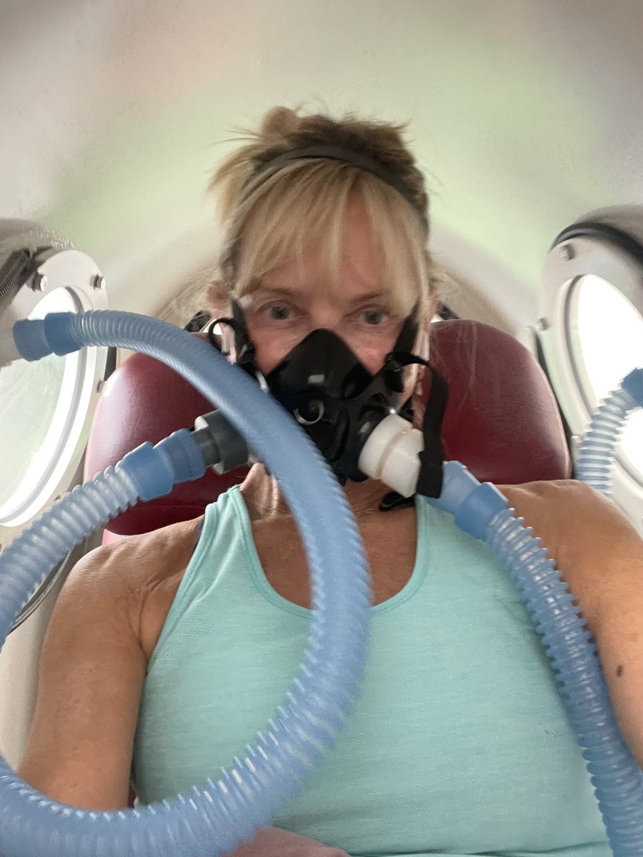 SkyJacquie's tweet photo. Doors to manual and chocs away - whatever that means ๐คทโโ๏ธ ๐ซhyperbaric oxygen #stuffido #cancerthriver https://t.co/J9JRy0UVOj