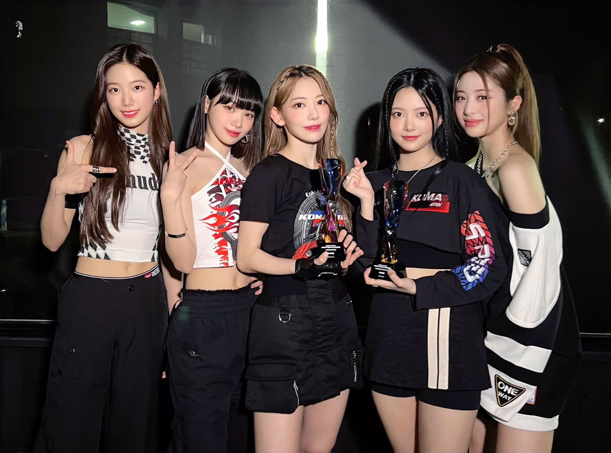 [#오늘의르세라핌] 
220825 @ 2022 K 글로벌 하트 드림 어워즈

피어나덕에 502배로 행복해진 오늘💖

#LE_SSERAFIM #르세라핌