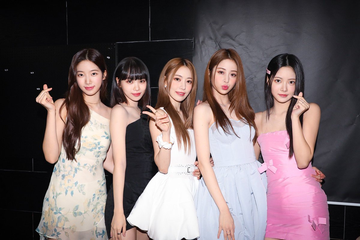 le_sserafim's tweet photo. [#오늘의르세라핌] 
220825 @ 2022 K 글로벌 하트 드림 어워즈

피어나덕에 502배로 행복해진 오늘💖

#LE_SSERAFIM #르세라핌 https://t.co/NCb8LLvLfc