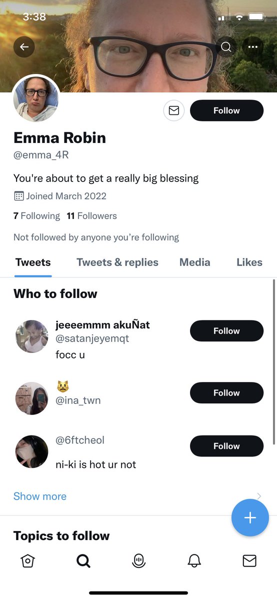 bimbowhore21's tweet photo. @emma_4R this bitch is a scammer, she claims to be a sugar mommy then asks for ur password and username and next thing u know she stole the account https://t.co/YP25S2N2WF