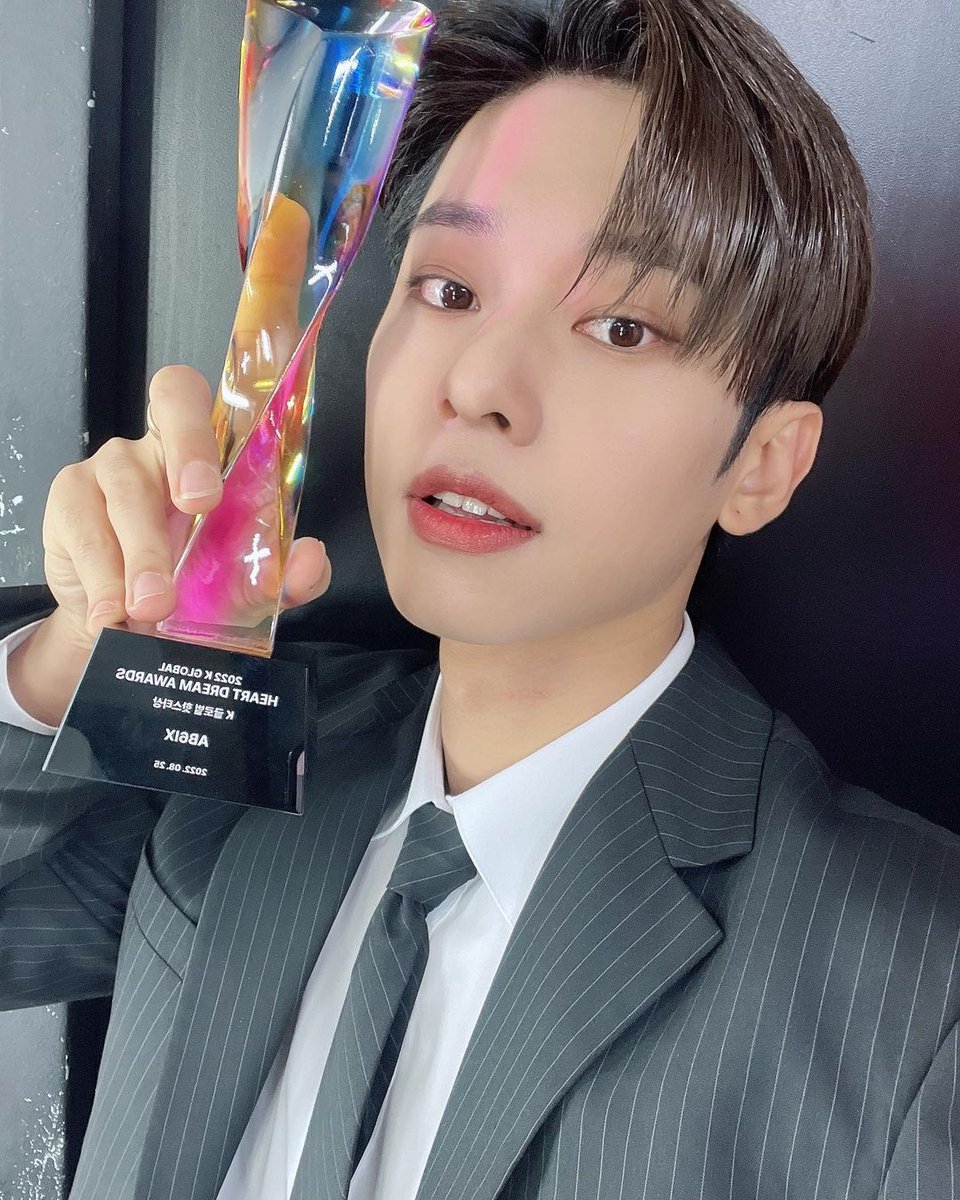 980917_lovedh's tweet photo. 축하해 동현아💙 https://t.co/9Z0lpnCXAJ