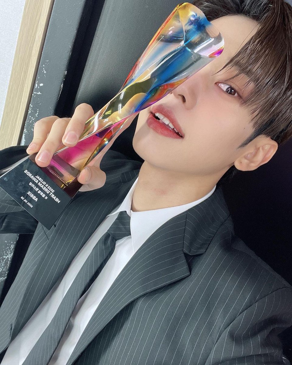 980917_lovedh's tweet photo. 축하해 동현아💙 https://t.co/9Z0lpnCXAJ