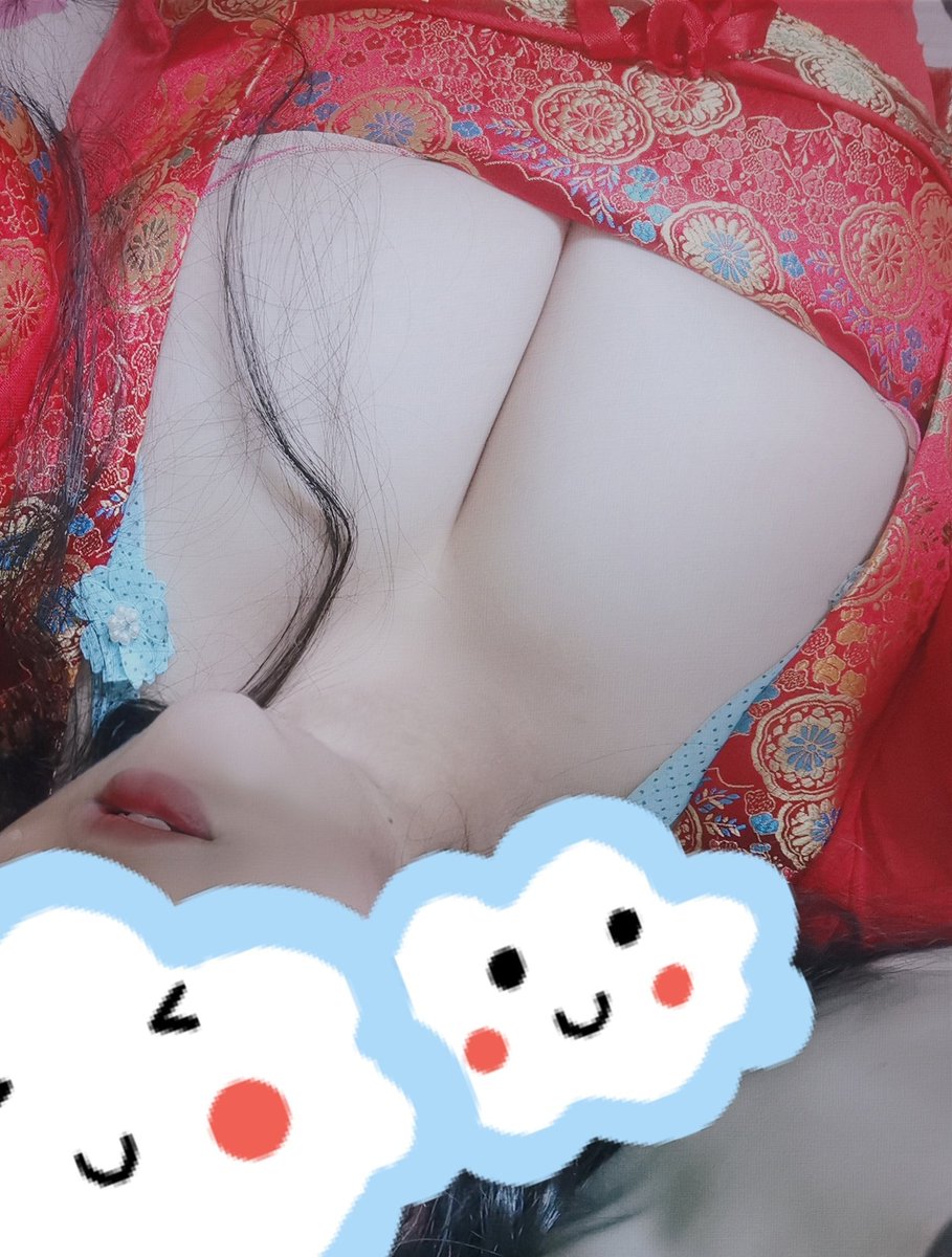 Sanshlya's tweet photo. 冲一万粉，冲鸭
#大奶
#巨乳 https://t.co/aH5zvqqtEb