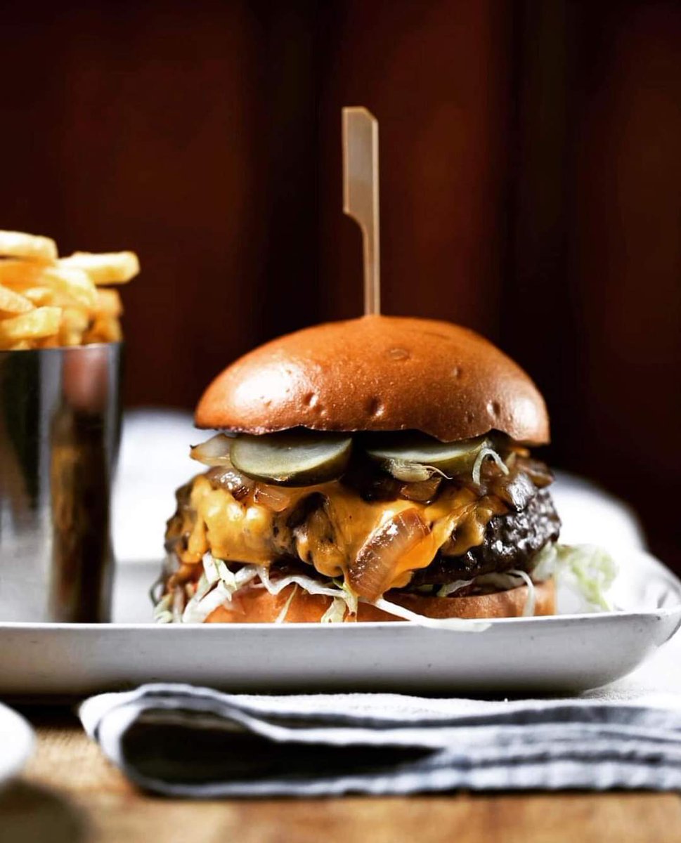 WhiteHartSher's tweet photo. National burger day is here &amp; no better place to have a tasty burger than at the Hart! 🤤

#NationalBurgerDay #Burger #Food #Foodie #HampshireFoodie #HampshirePub #Hampshire #BasingstokeFoodie #Basingstoke #BasingstokePub #Berkshire #SherfieldOnLoddon https://t.co/BydmCqTNjp