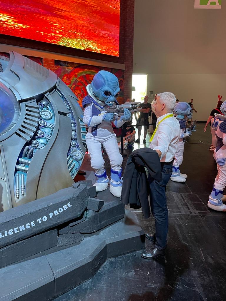 patrickrappmdl's tweet photo. #gamescom, #messekoeln, #thelaend, Games aus #BW, coole Eindrücke - echt kreative Menschen - spannende Games … https://t.co/RiYgEv7ajc