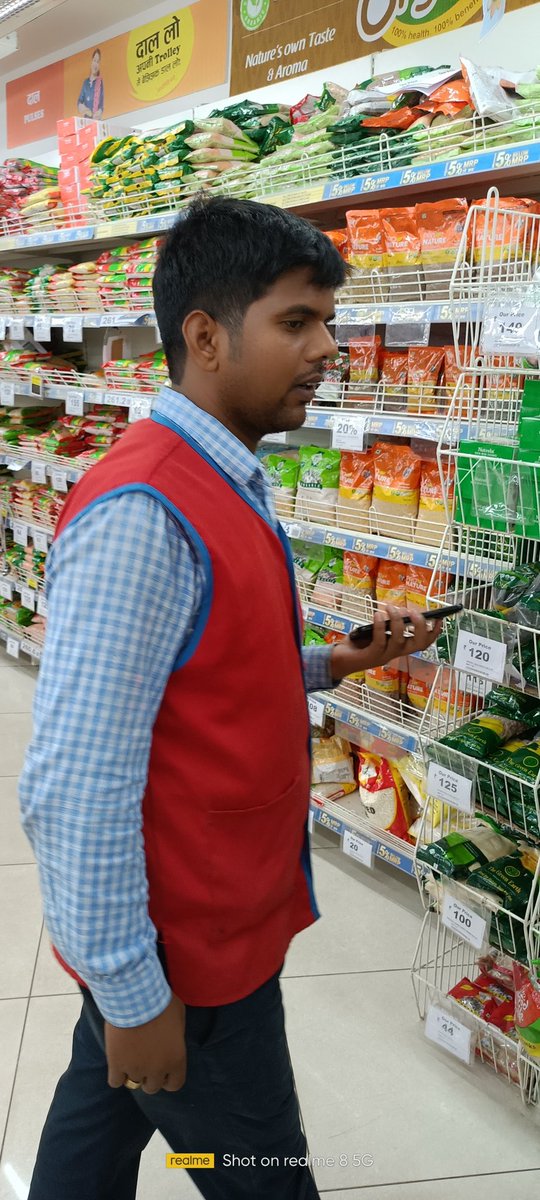 shahnawaz_69's tweet image. Price High than Price tag in Reliance Smart, Giridih #Reliancesmart @JioMart @JioMart_Support @RelianceFreshIN @