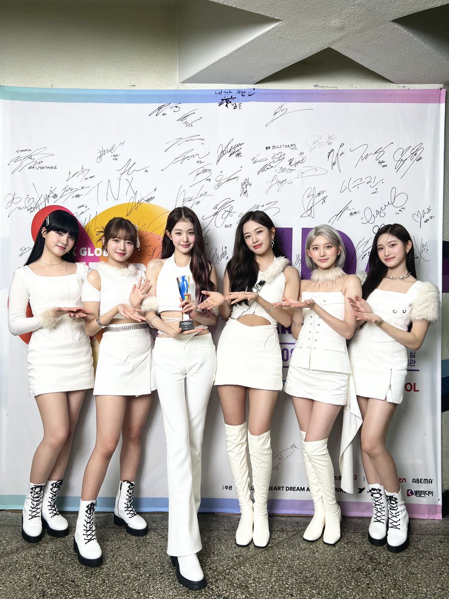 IVEstarship's tweet photo. 📸
2022 K GLOBAL HEART DREAM AWARDS

🎉축 IVE 상 받았다 하🎉
DIVE 여러분이 가〰득 보내주신 사랑으로
IVE가 2022 #하트드림어워즈 의
본상, 슈퍼루키상을 수상했습니다 👏
After LIKE의 기분 좋은 시작과 함께
유후~↗️하게 가보자고 🏆🏆❤‍🔥

#IVE #아이브
#AfterLIKE #애프터라이크
#2022HDA https://t.co/LlgDNmxEYS