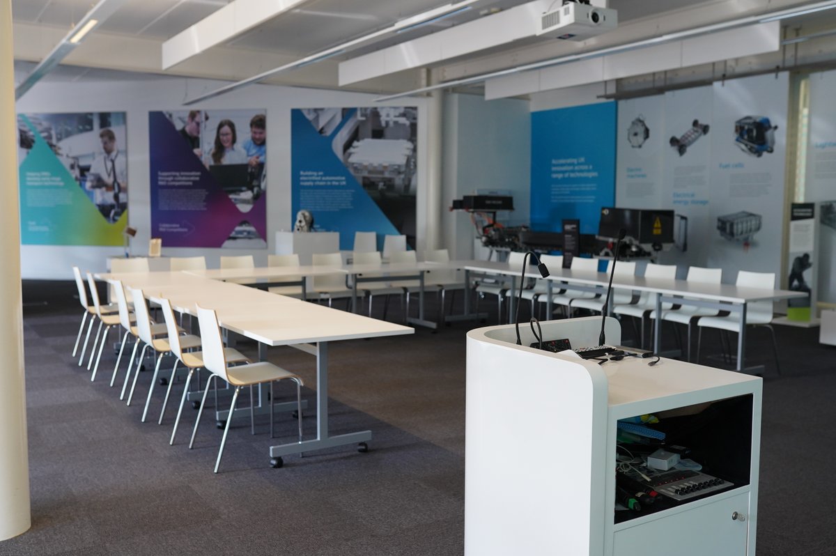 Looking for a space to host your event? 🔍

You can hire the National Propulsion Showcase for free to host your event if it benefits the #LowCarbon #automotive innovation agenda!

Find out more and get in touch with us to book a visit: okt.to/3HRrqT