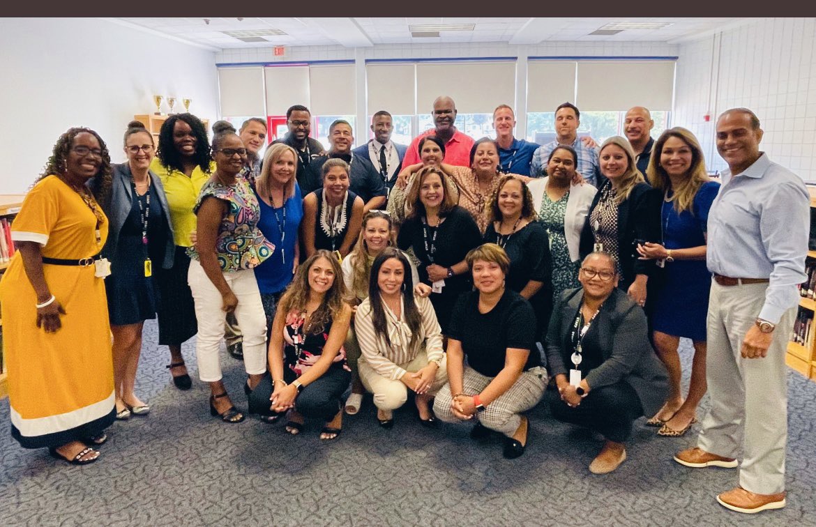 Diamond_Mad27's tweet image. A team that is more like a #family! 💙❤️💙🫶🏼 #peekskillstrong #keepingthepromise @PeekskillCSD