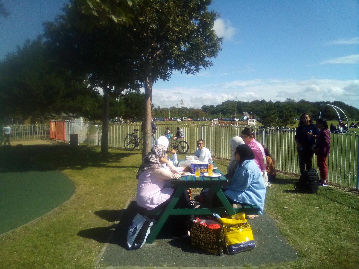 Having a great time at Otterspool, the children are very happy to see their friends. <a href="/PleasantStPrim/">PleasantStreet</a>