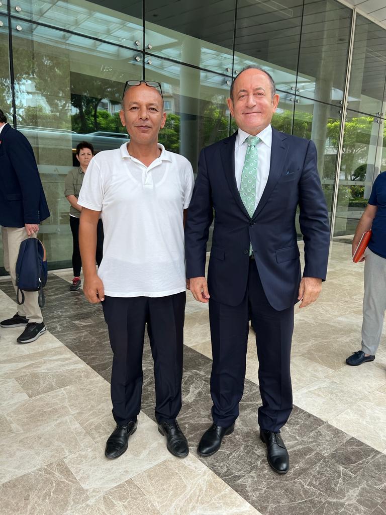 Saygıdeğer vekilimiz <a href="/Akif_Hamzacebi/">M. Akif Hamzaçebi</a> ile İzmir'de

#CEKEHAPİSCEZASIKALKSIN diyen iş insanlarının sorunlarını konuştuk her zamanki gibi hem şahsi hemde <a href="/herkesicinCHP/">CHP 🇹🇷</a> olarak desteklerini söyledi

Teşekkürler değerli abimiz vekilimiz
<a href="/kilicdarogluk/">Kemal Kılıçdaroğlu</a> <a href="/avdenizyucel/">Av. Deniz Yücel</a> <a href="/selinsayekboke/">Selin Sayek-Böke🇹🇷</a>