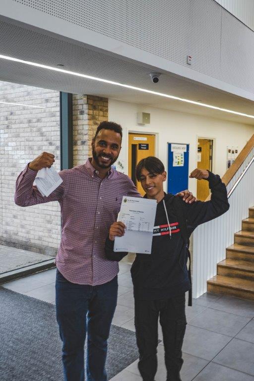 Milun achieved a grade 9 plus 8 grade 8s and a 7 and we're very much looking forward to welcoming him to The John Roan Sixth Form in September #proudtobejohnroan #GCSEResultsDay #gcse2022 #gcseresults @Royal_Greenwich @MagazineSe10 @UnitedLearning #gcseresultsday22