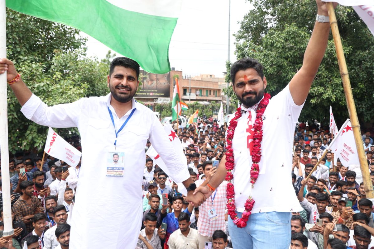 TFatehpal's tweet photo. हम कल भी एक थे और आज भी एक है

@RavindraBhati__
@ArvindSBhati9
@motisinghjodha9
@Motijodha9
#WeSupportArvindSingh 
#WeSupportArvindSingh 
#WeSupportArvindSingh 
@VaibhavGehlot80 @ashokgehlot51 @_lokeshsharma @iRishabhKSharma @Devsajaislmer @Tejveer04 https://t.co/RFyJX1Wli7