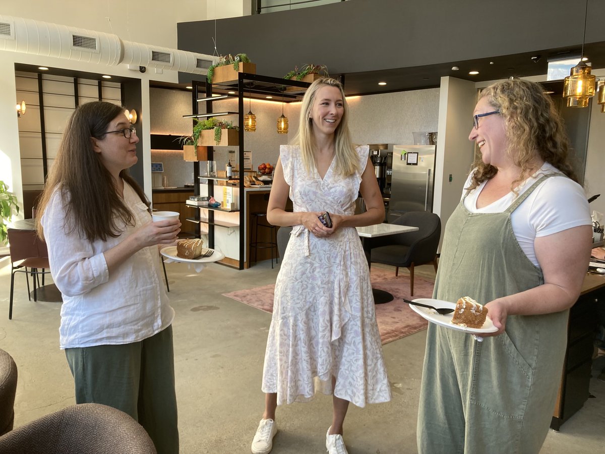 QuartexNews's tweet photo. Great to chat with Jen and Amanda from ⁦@peabodyessex⁩ at the #Quartex user group #SAA22 https://t.co/VoSWWrBYMS