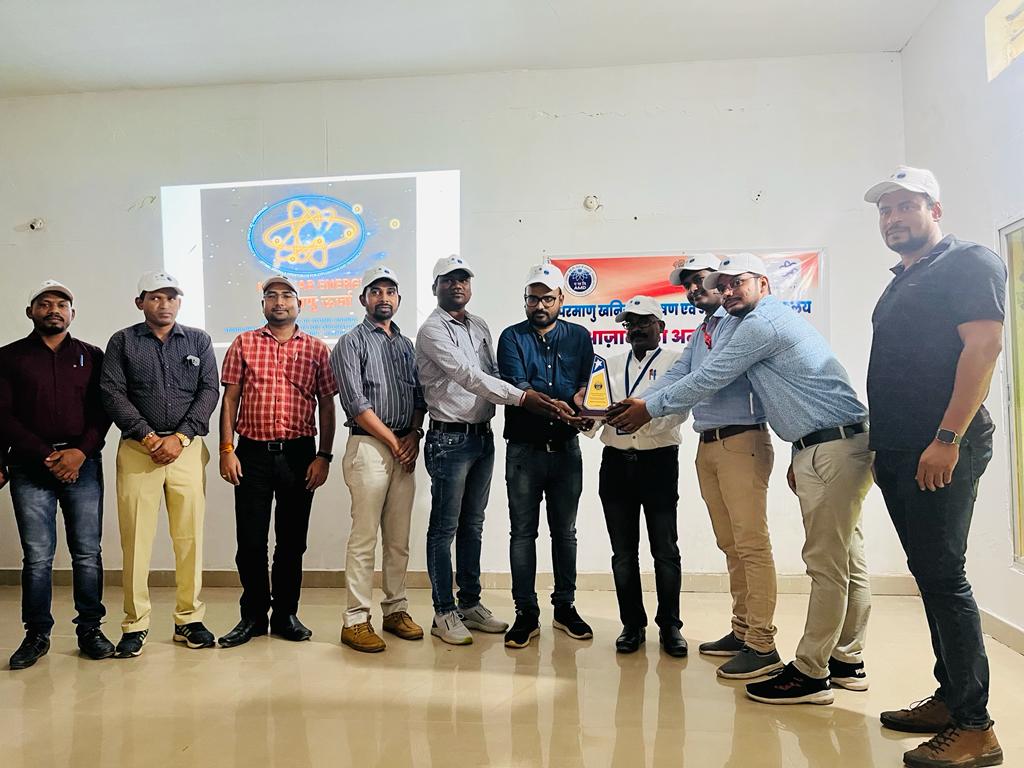 grdcollege1989's tweet photo. One Day Seminar organized by "Atomic Mineral Directorate for Exploration and Research" (GoI). On this occasion lectures, quize, debates and exhibitions were conducted for students, teaching &amp; non-teaching staffs of college.

@HigherEduCgGov
@NssSarguja https://t.co/CcIqDxuZNY https://t.co/RRD8Wy7msq