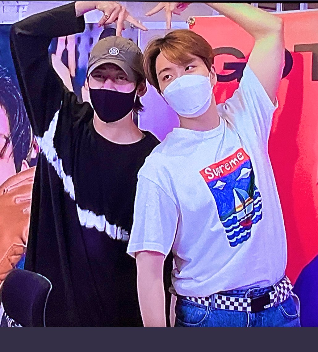 Pana05503741's tweet photo. จะเอายังไงค้าบ คุมพี่ 💜❤️🎊😋💕#BamBam #bambam1a #MarkTuan #jongjae #JacksonWang https://t.co/RWJFEllzt8