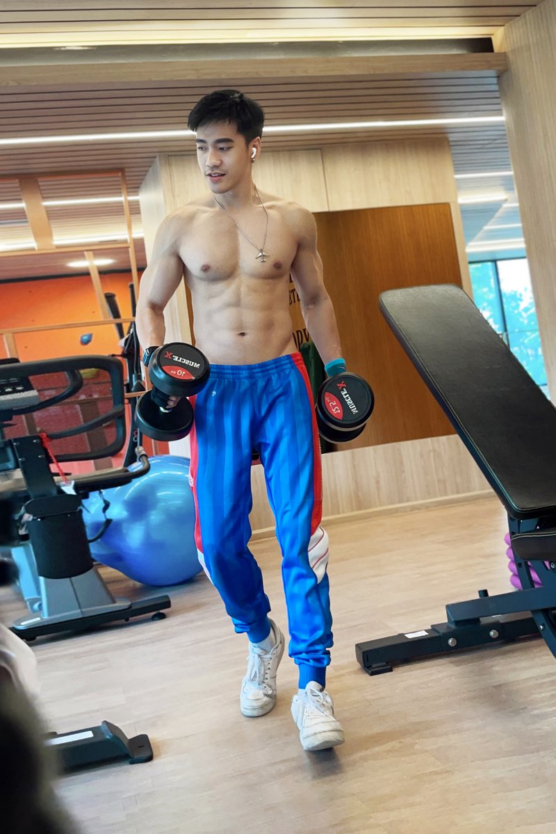 mckers's tweet photo. วันนี้ไม่โดดยิม.. 😆  64 kg for now https://t.co/3PFhvBCJX9