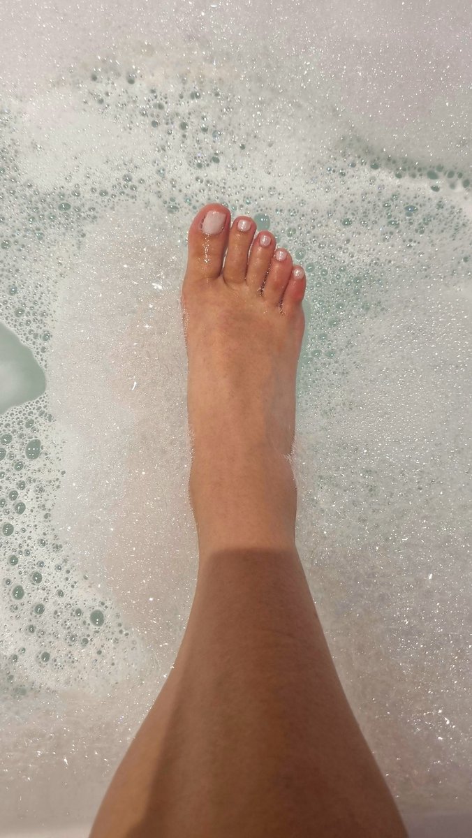 latinatoesies's tweet photo. Good Morning
¿Quieres darte un baño conmigo? 💦🔥😈🦶
Suscribete a mi OnlyFans 
https://t.co/9t9oBpDrED https://t.co/MasNP7PFmG