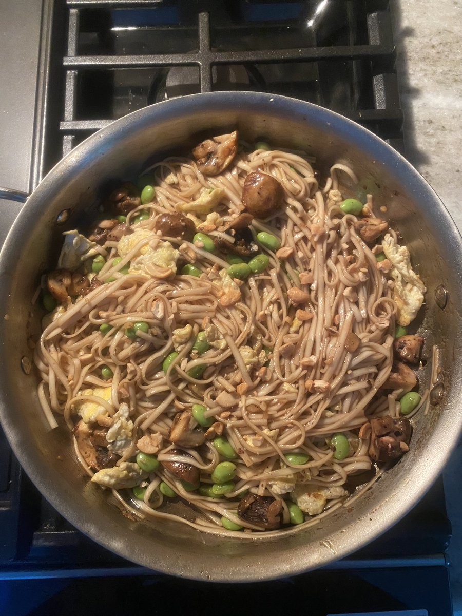 Udon noodle stir-fry <a href="/DinnerlyUS/">dinnerly</a> added edamame and cashews #mealkits #dinnerly #delicious #dinner #mushrooms