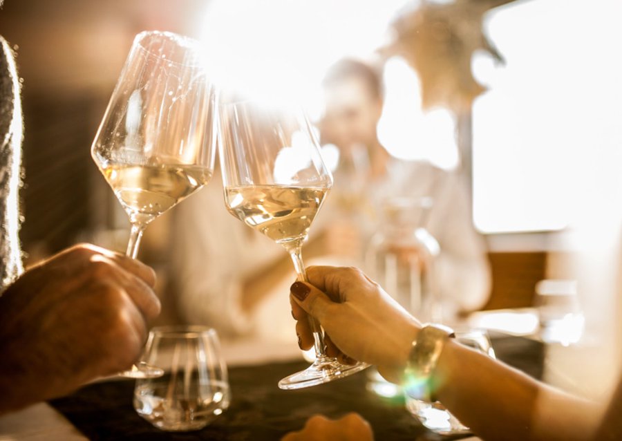InterVinoEs's tweet photo. Desde #OIVE realizamos numerosas acciones de promoción e #información para impulsar el consumo moderado del #vino: 

* Mercado interior y exterior
* Vino dentro de la Dieta Mediterránea
* Consumo responsable
* La ciencia del vino

#WineinModeration #SomosVino https://t.co/B1sEzVb0Ml
