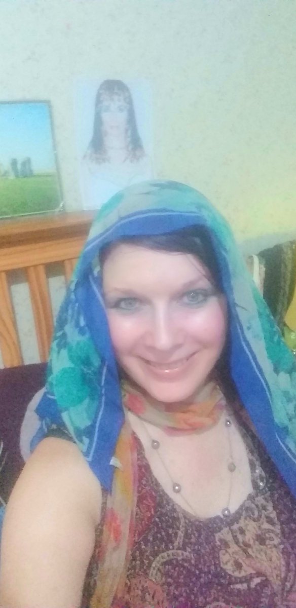 Bono66020372's tweet photo. #Ichangedmyimage #overnight by #throwing my #bluescarf onto my #head. Well #whatdoyouexcpect , I was a #toplessandnudemodel for #years from #1982 - #November10th2013 & my #last #glamourmodelling #photoshoot was with #DavidGreen from #BuryStEdmonds at #TheGeorgeHotel #Norwich Nov! https://t.co/fpoXEdAEh5