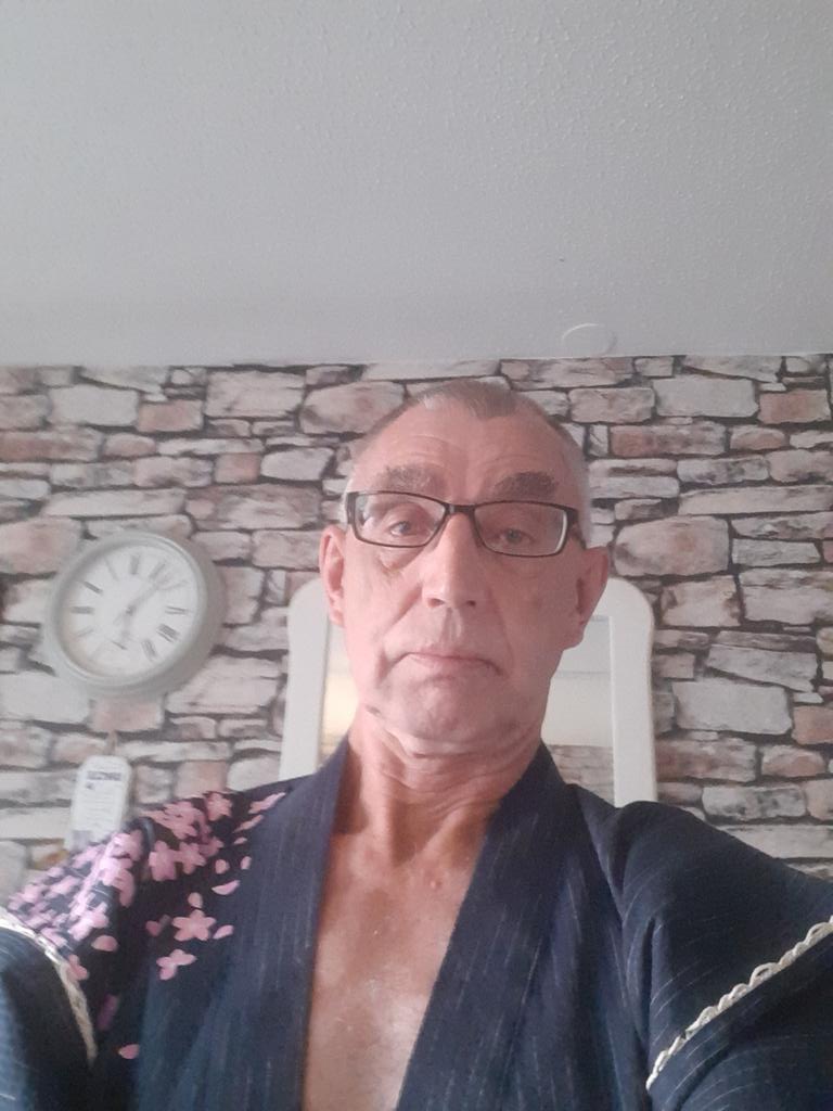 peterleisk's tweet photo. @UmutoniBrenda_ Yes you can.but only if your into kinky dirty wet,poop sex.peter leisk. Hull. UK. https://t.co/EcPySiqX7E