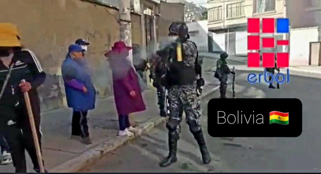 CelaLuzy's tweet photo. . @hrw 
.@_Cesar_Munoz 
.@soyFer 
.@TAMARA_SUJU 
#HelpBolivia
#TerrorismoDeEstado 
#AbusoPolicial https://t.co/L18ueu0Map