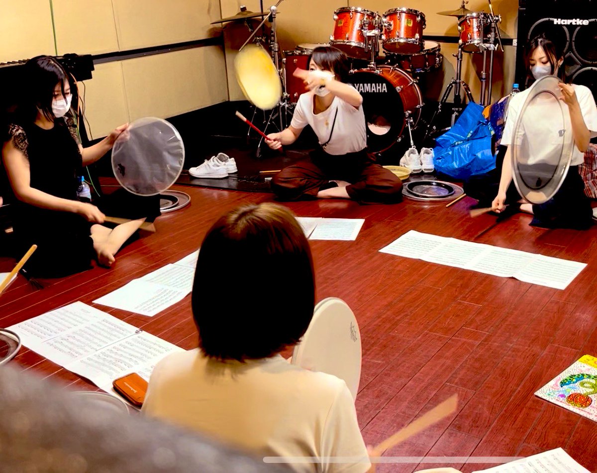 micromacroperc's tweet photo. 【只今リハーサル中…📷】

ドラムヘッドも演奏します🌞
___________________

打楽器アンサンブルコンサート
by percussion group micro⇄macro

2022年10月1日（土）
開演17:00　開場16:30

浜松市楽器博物館2階
音楽工房ホール

#打楽器　#浜松　#吹奏楽
#吹奏楽部さんと繋がりたい
#演奏家 https://t.co/JKmRd5TkHk