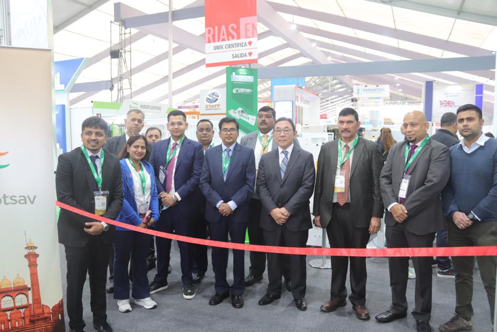H.E.Shri M Subbarayudu,Ambassador of India,  Peru and Bolivia Inaugurated India Pavilion coordinated by PLEXCONCIL and Embassy of India, Lima at Expo Plast Peru 2022. President of APIPLAST (Peruvian Association of the Plastic Industry)also joined the inaugural ceremony.

@DoC_GoI https://t.co/QSx6rl2KEq