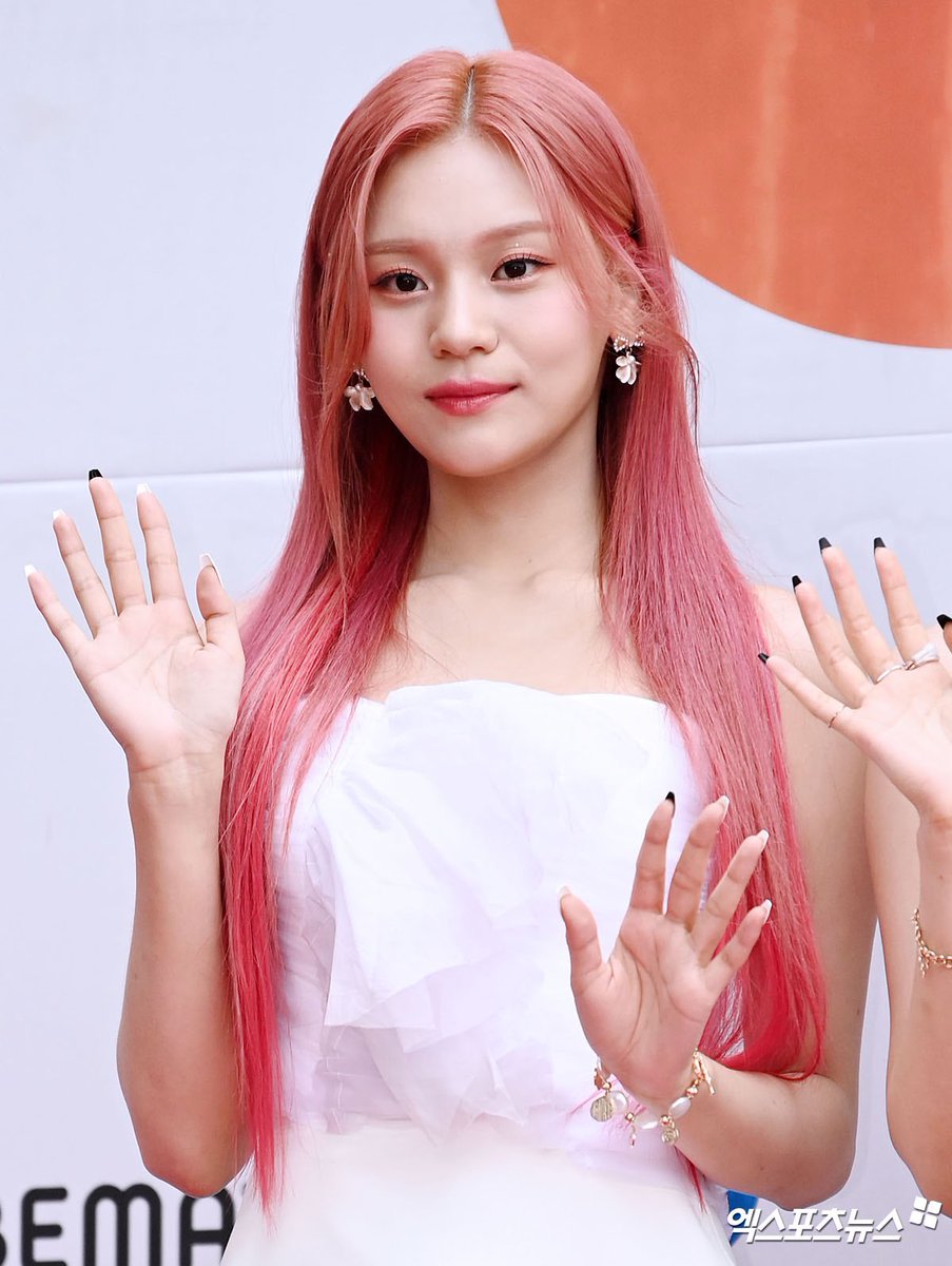 umjithinking's tweet image. the pink and white combo... i&apos;m obsessed