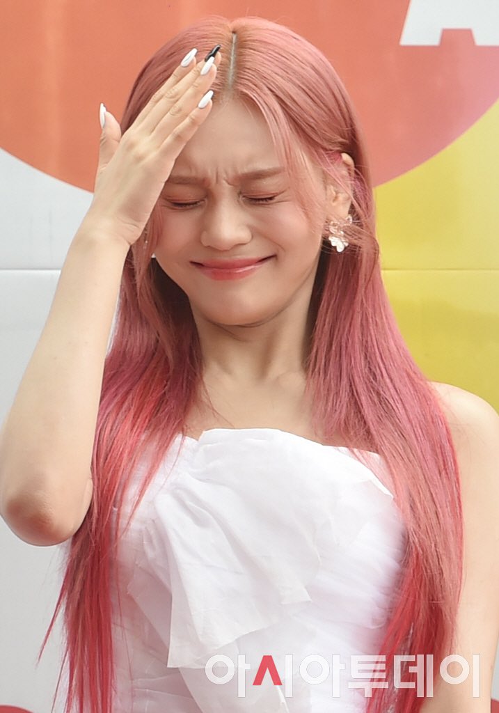 umjithinking's tweet image. the pink and white combo... i&apos;m obsessed