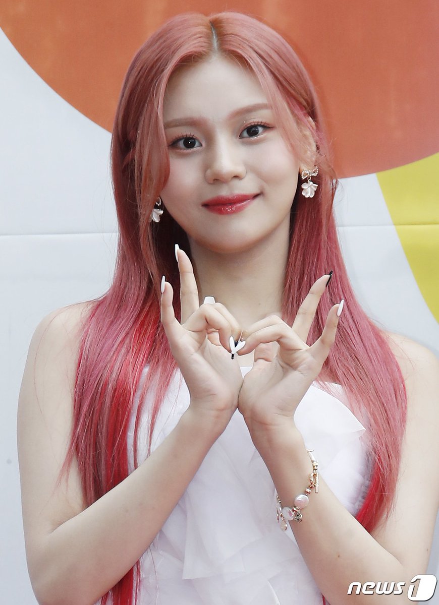 umjithinking's tweet image. the pink and white combo... i&apos;m obsessed