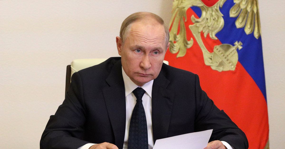 Reuters's tweet photo. Putin signs decree to increase size of Russian armed forces https://t.co/xY3BXDBYrN https://t.co/YDJ66NRdSF