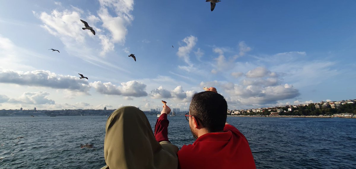 Gazali, “Gökyüzüne bakmanın on faydası vardır" der. 
 Hüzün ve kederi azaltır, vesveseleri azaltır, korkuları giderir, Allah’ı hatırlatır,