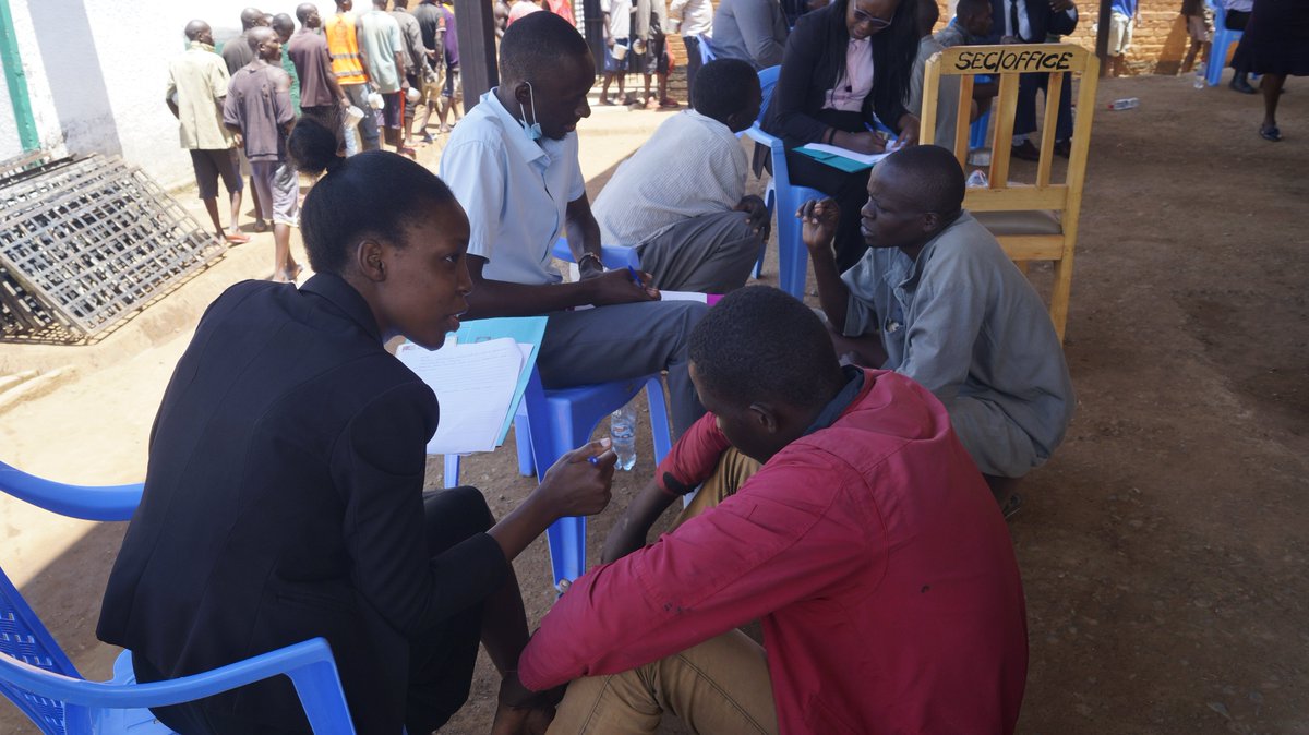 SchoolofLawKE's tweet photo. Our ATP students class of 2022/2023 during a legal aid clinic at the Kisumu Main GK Prison. The students’ offered free legal advice to the inmates with the help of our ATP senior lectures.
#Legalaidservice
#KSLstudents
#ATPstudents
#CSR https://t.co/RlfgWLcZYL