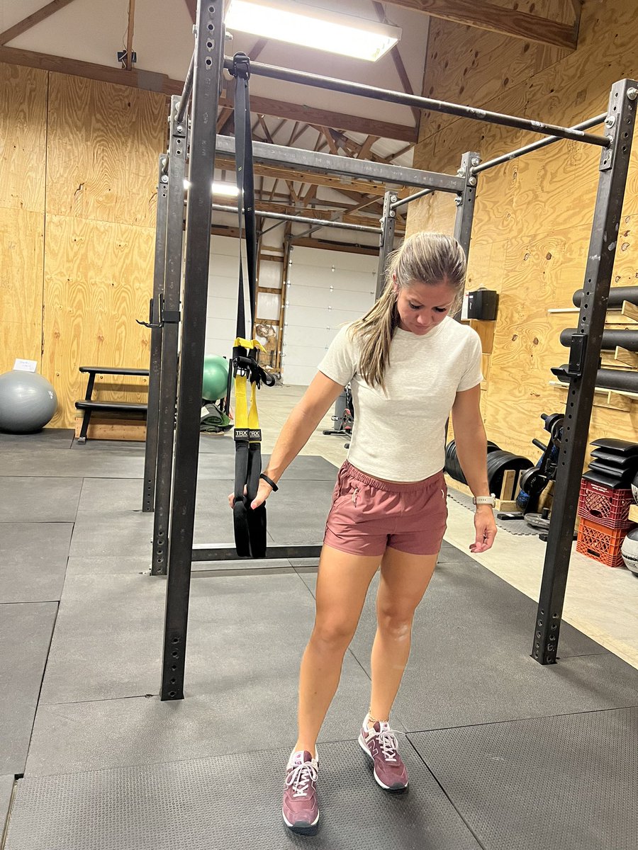 SheStrength's tweet image. Man, Vuori is becoming my go-to outfit brand lately. Can’t beat that 40% off coaches discount. 🔥