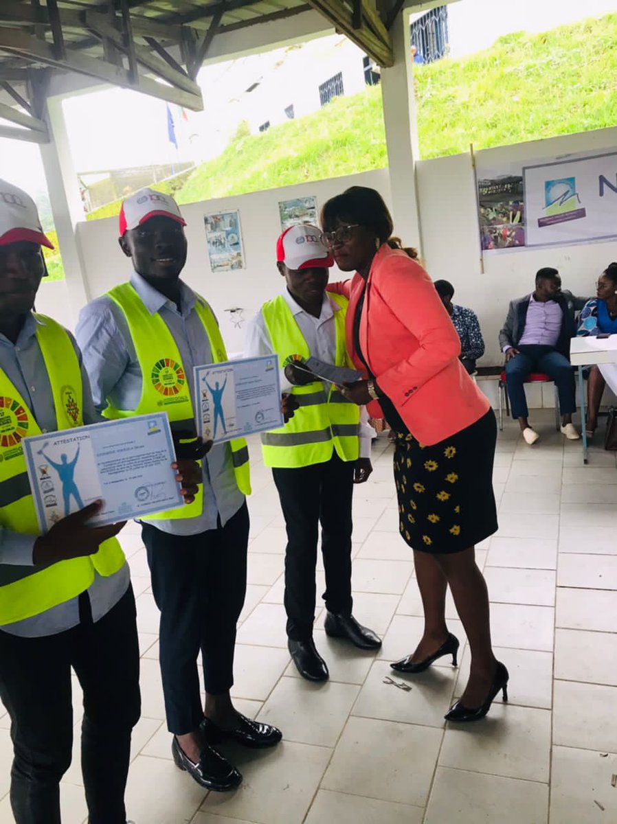 RPanafricain's tweet photo. 🌍🌍🌍🌍🌍
NVA COMMUNITY DAY 2022 

33 Leaders entreprenants reçoivent des attributions méritées après un mois de formation. 😃

_Plus de détails ici._ 👇🏽
https://t.co/CS4vqgGCMC https://t.co/tZygoHMPsy