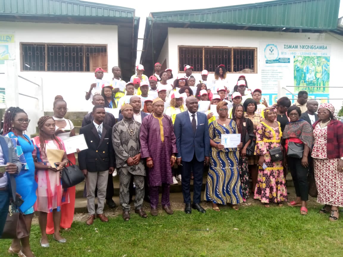 RPanafricain's tweet photo. 🌍🌍🌍🌍🌍
NVA COMMUNITY DAY 2022 

33 Leaders entreprenants reçoivent des attributions méritées après un mois de formation. 😃

_Plus de détails ici._ 👇🏽
https://t.co/CS4vqgGCMC https://t.co/tZygoHMPsy