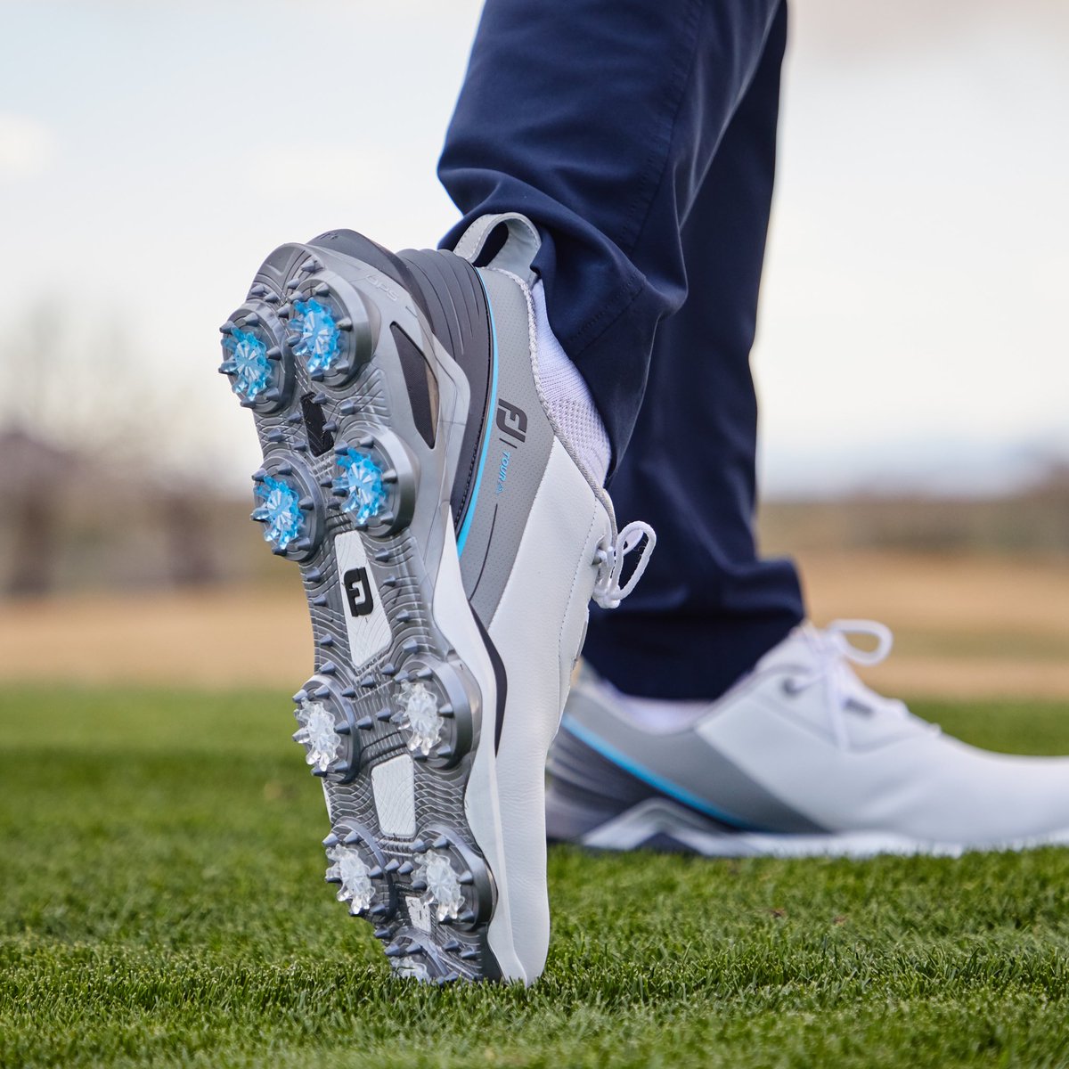 FootJoyEurope's tweet photo. Tour Alpha vs. FJ Stratos
❤️ for ultimate stability
🔁 for off-the-charts comfort
#1ShoeinGolf #TourAlpha #FJStratos https://t.co/2UrHzZvkm1
