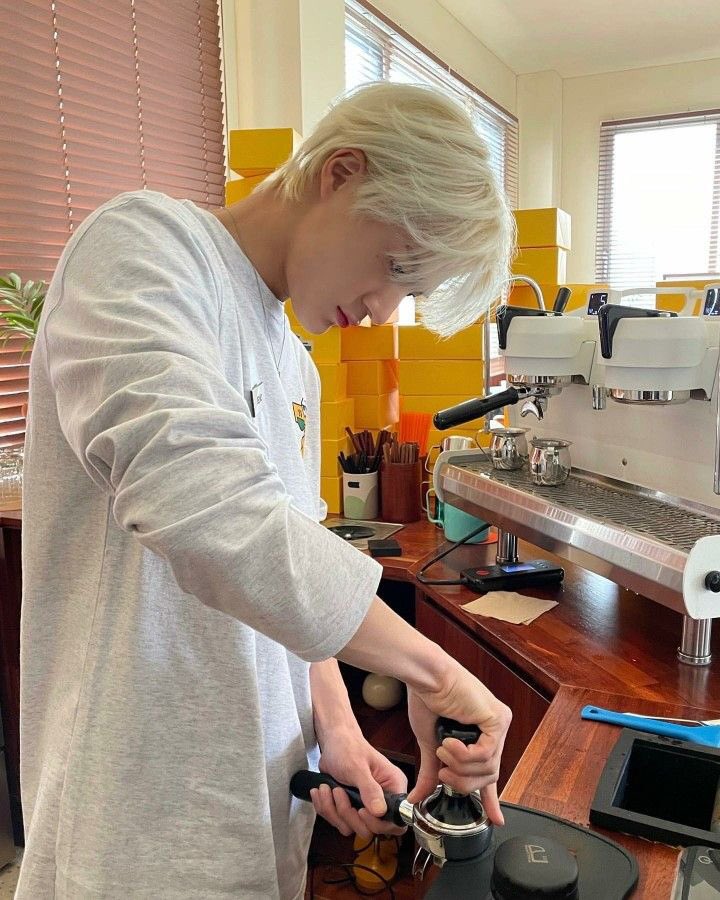 inkbynomin's tweet image. nomin short au - pregnant jockey.

“Kalau udah gede nanti anak kita tanya, Papi sama Daddy ketemunya gimana? Gue bakal jawab, sayang—Papi sama Daddy, gak sengaja ketemu karena joki hamil, kamu tau gak kalau kamu anak hasil joki?”