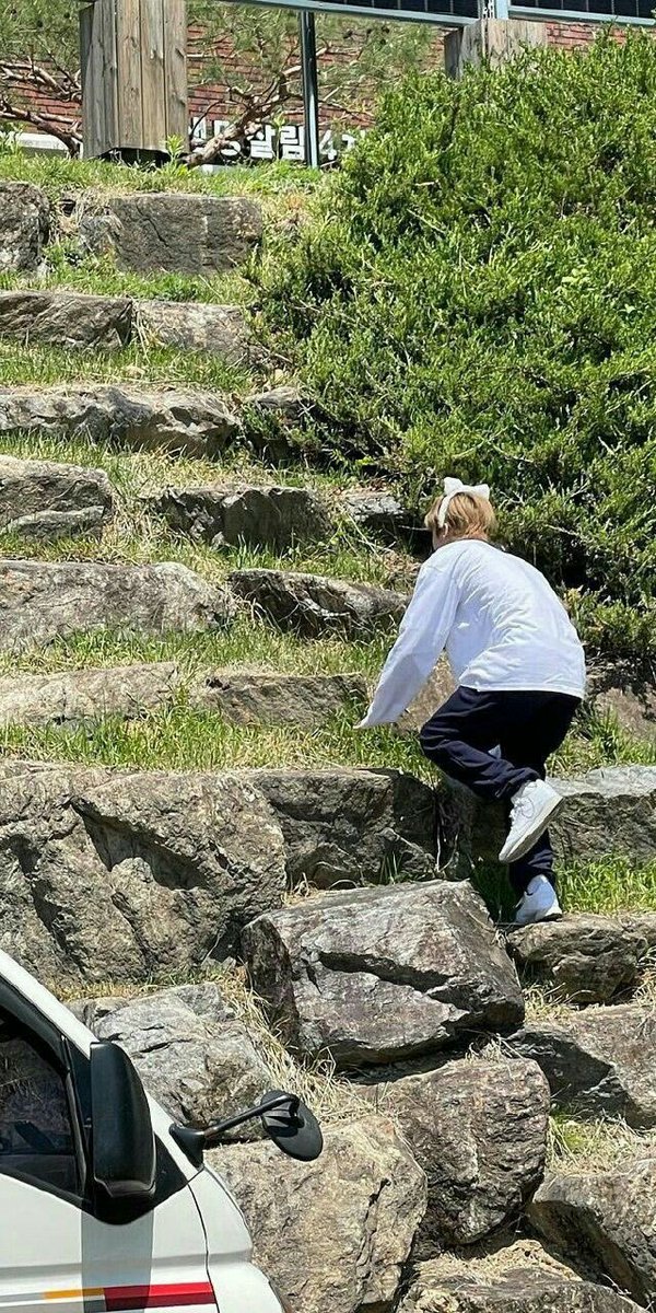 inkbynomin's tweet image. nomin short au - pregnant jockey.

“Kalau udah gede nanti anak kita tanya, Papi sama Daddy ketemunya gimana? Gue bakal jawab, sayang—Papi sama Daddy, gak sengaja ketemu karena joki hamil, kamu tau gak kalau kamu anak hasil joki?”