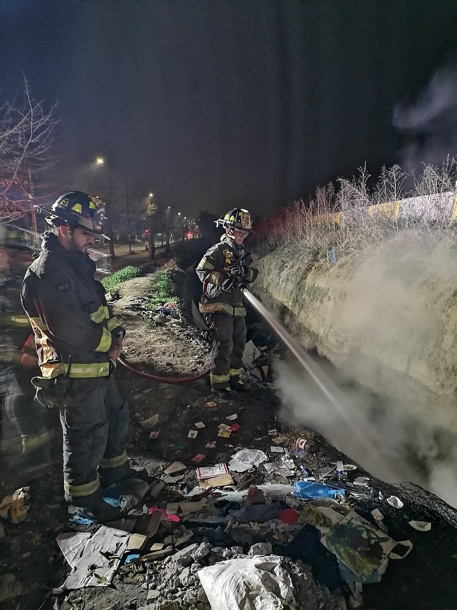 La madrugada de este jueves, trabajamos en llamado 10-2 (Fuego en Basura) en las intersecciones de Av. Los Presidentes con Maracaibo en la comuna de #Peñalolen <a href="/BomberosNunoa/">Cuerpo de Bomberos de Ñuñoa</a>